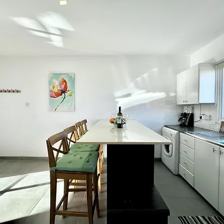 Capari Light Appartement Paralímni